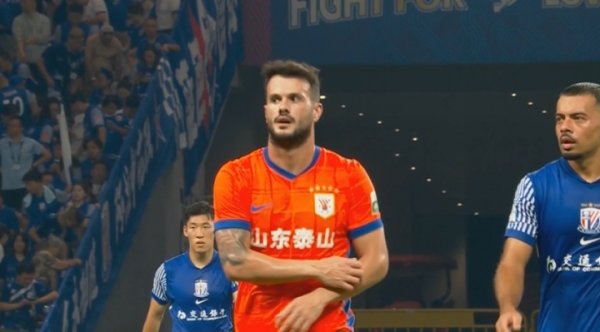 该怎样形容😱瓦科47天7战狂轰14球！1次大四喜2次帽子戏法！