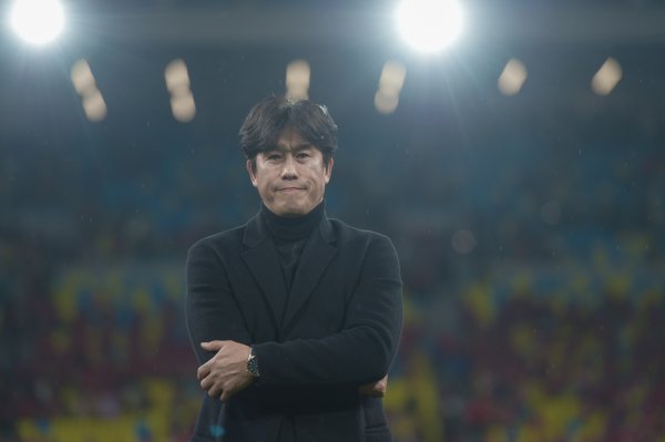 媒体东谈主：徐正源换下外助也曾顾及到联赛争冠，这场蓉城耗尽不大