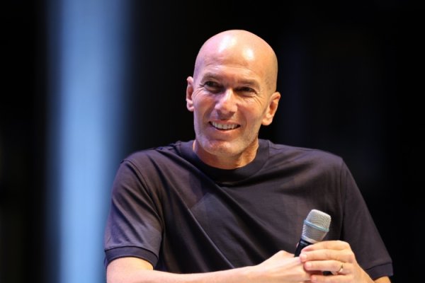 高价买票啥都没！RMC：都达内出席步履引杂乱，签名会径直被取消