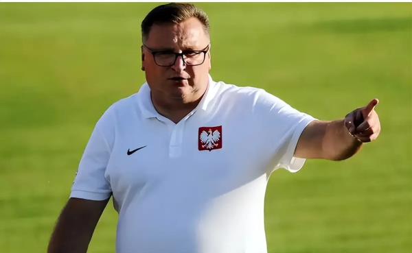 原来是他，国足选帅行将锁定波兰穆里尼奥，曾率队打进全国杯16强