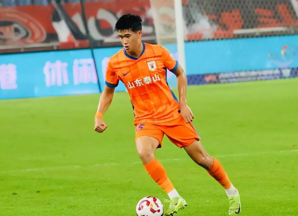 亚冠两个0比2，没山东泰山不成，俩外助齐难留，下赛季为过渡赛季