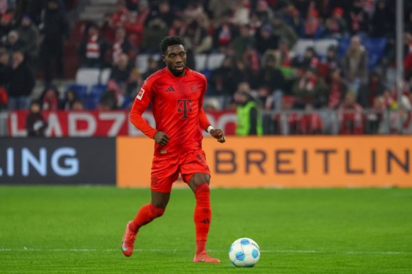 记者：戴维斯有望国外比赛日后归队，拜仁瞻望球员12月复出