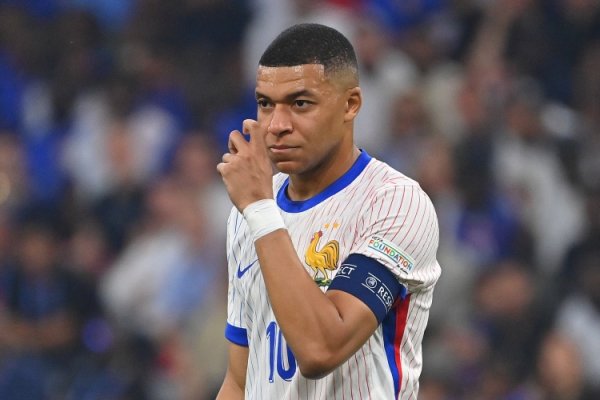 特出梅西！姆巴佩成为本世纪杀青400球里程碑最年青球员