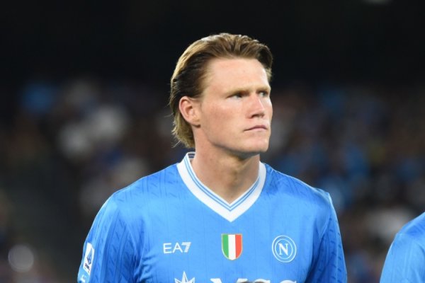 斯基拉：夏窗时小麦终止了沙特无数报价，以及两家英超球队的邀请