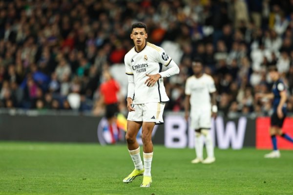 阿尔瓦罗：埃尔切球迷在现场守旧我，对阵皇马进球为什么不庆祝呢