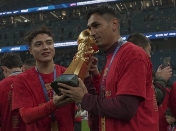 吾米提江：看到奖杯一切王人值得 给本年的联赛打上了完竣的句号