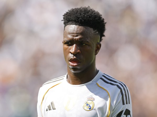 记者：维尼修斯前次续约时作念出部分古老，他不错条目更高的薪水